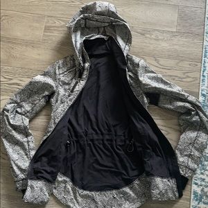 Lululemon jacket size 4